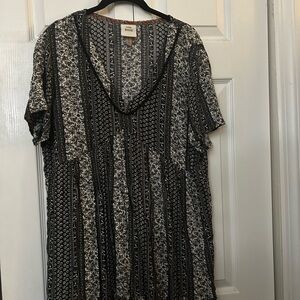 Knox Rose Black and White Patterned Top